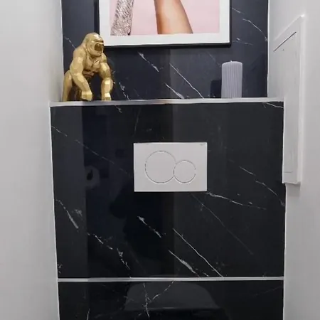 Luxury Apartment *