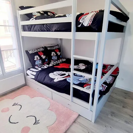 Luxury Apartment *